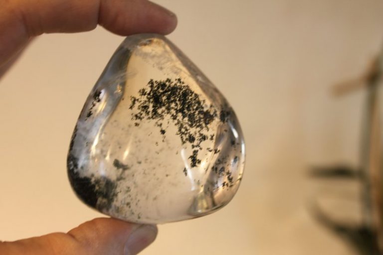 Madagascar Bergkristall AA mit Muscovit