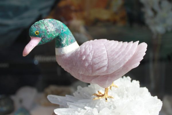 Handgeschnitzte Ente - auf Bergkristall - Image 2