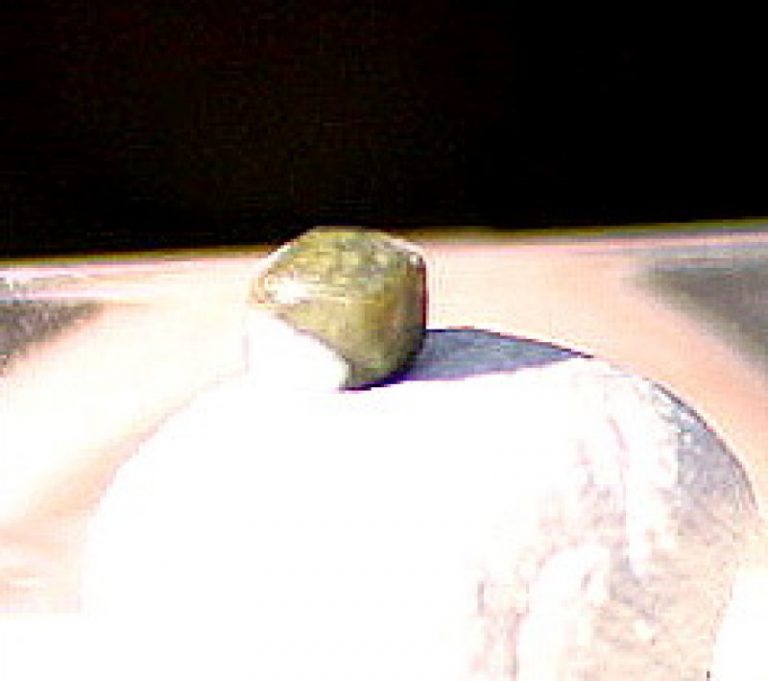 GELBGRÜNER DIAMANT x SIERRA LEONE