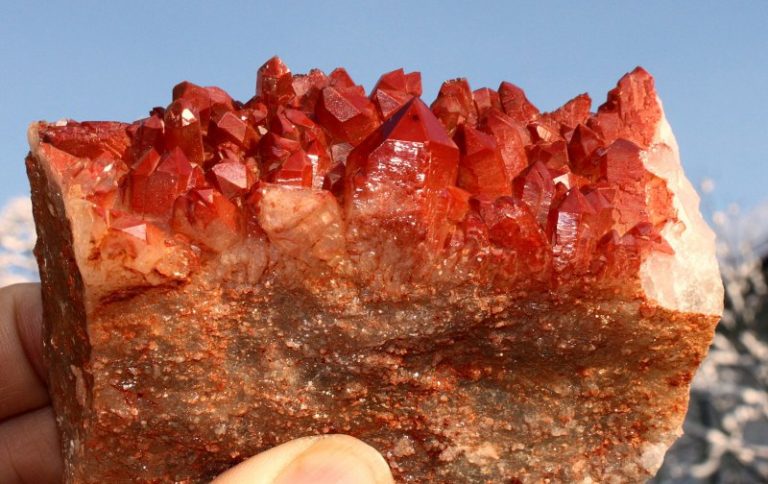 ROTE BERGKRISTALL STUFE