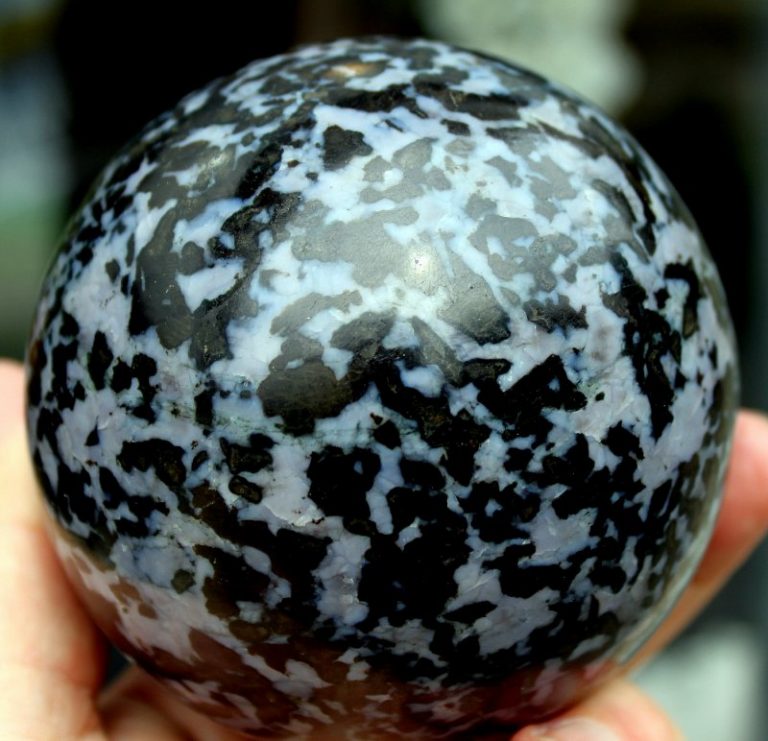 "Mondstein" in GABBRO