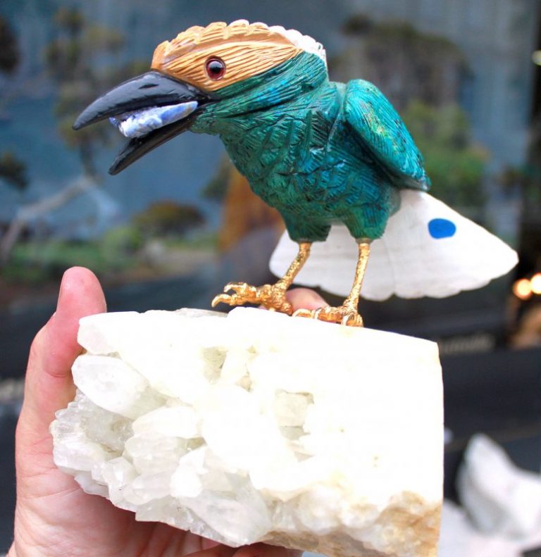 Handgeschnitzter VOGEL