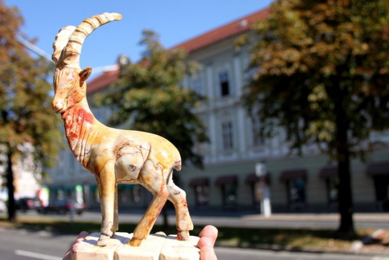 STEINBOCK - Handgeschnitzt