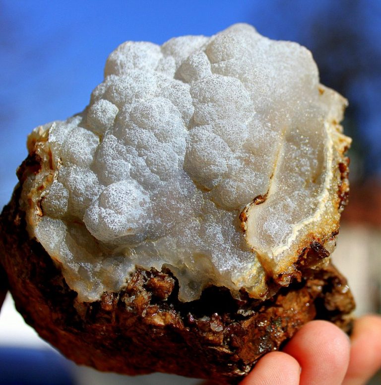 CHALCEDON in SIDERIT EISENERZ