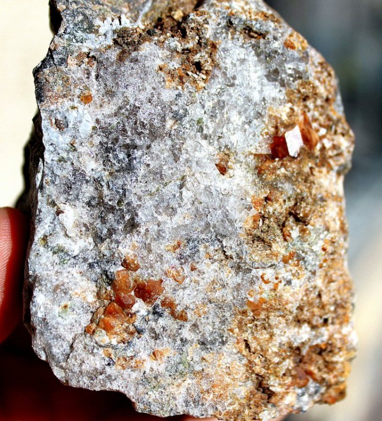 HESSONIT GRANAT xx - KORALPE