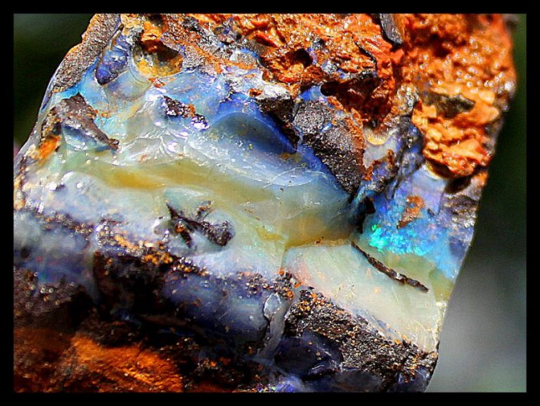 Australien BOULDER OPAL - Rohstein