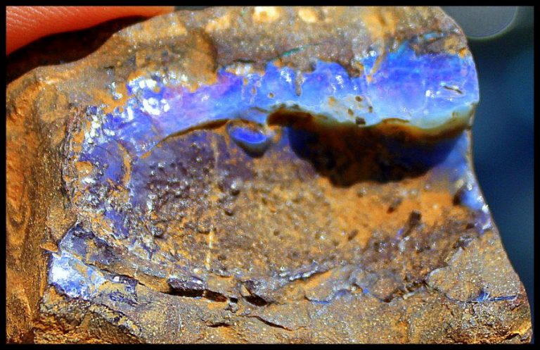 BOULDER OPAL Rohstein