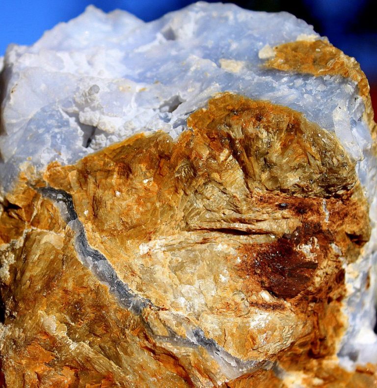 CHALCEDON mit SIDERIT - HÜTTENBERG
