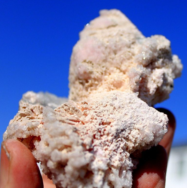 RHODOCHROSIT auf Quarz