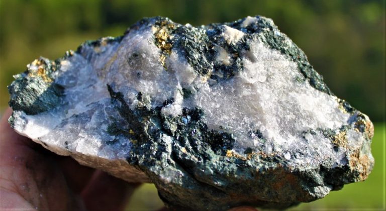 PYRITxx in HÄMATITGLIMMER
