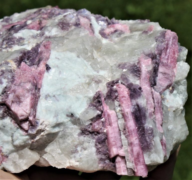 Rote TURMALINE in Quarz