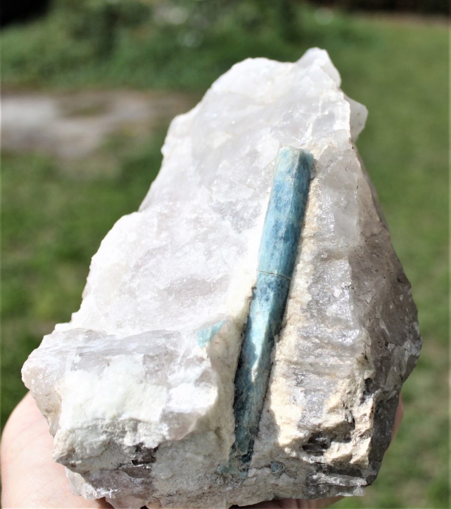 Blauer Beryll in Pegmatit