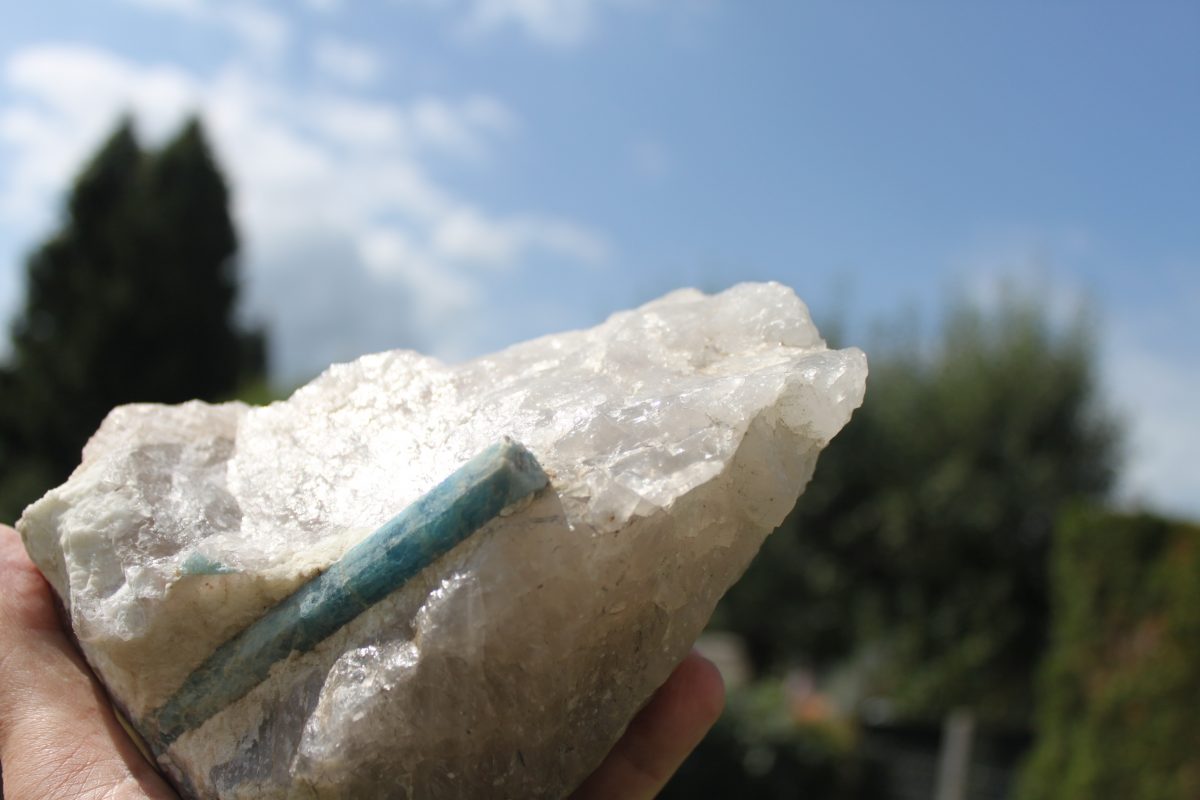Blauer Beryll in Pegmatit