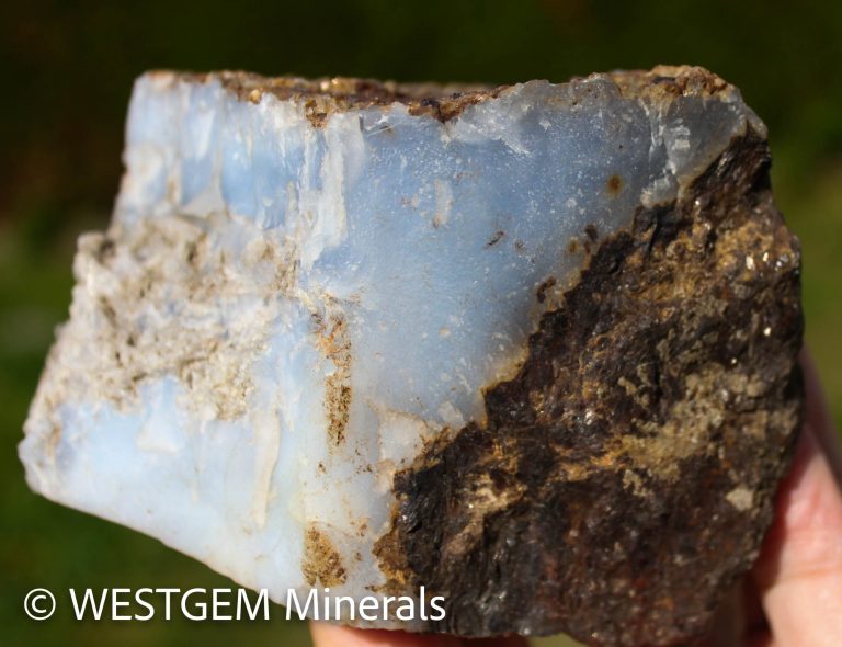 Taubenblauer Chalcedon und Siderit xx - Hüttenberg